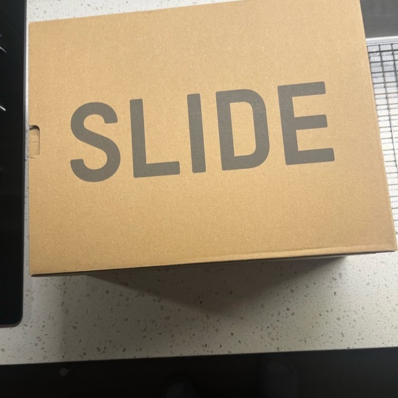 Authentic Yeezy Slides Flax - Picture 3 of 4